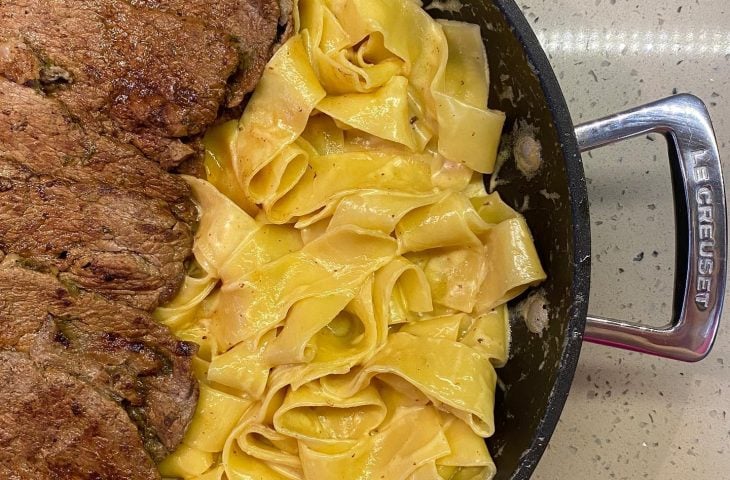 Pappardelle com nata e bife