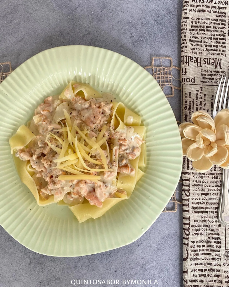 Pappardelle com salmão defumado