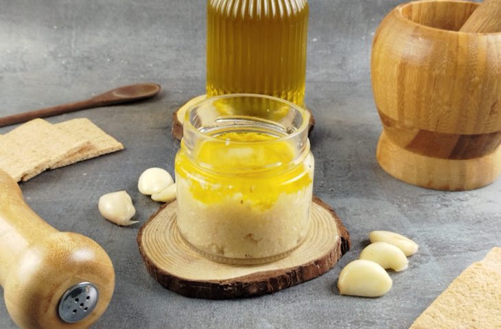 Pasta de alho caseira