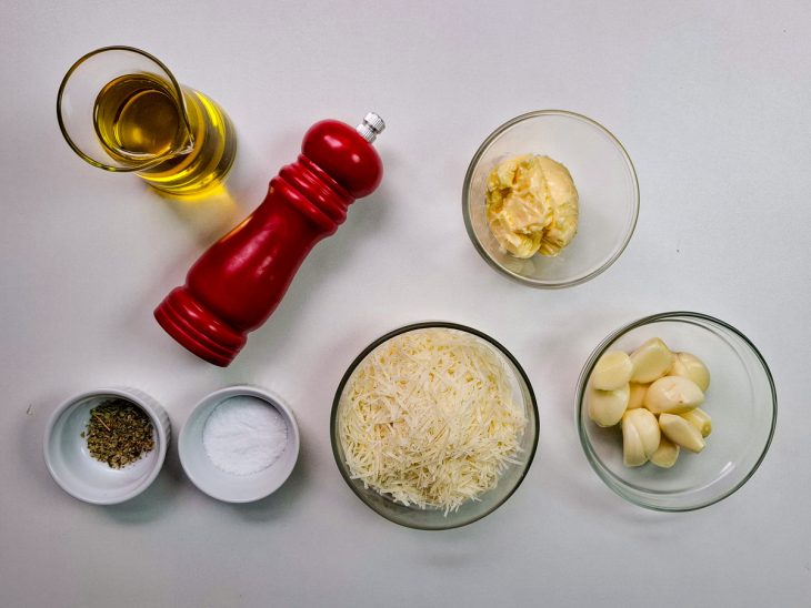 Ingredientes reunidos na bancada.