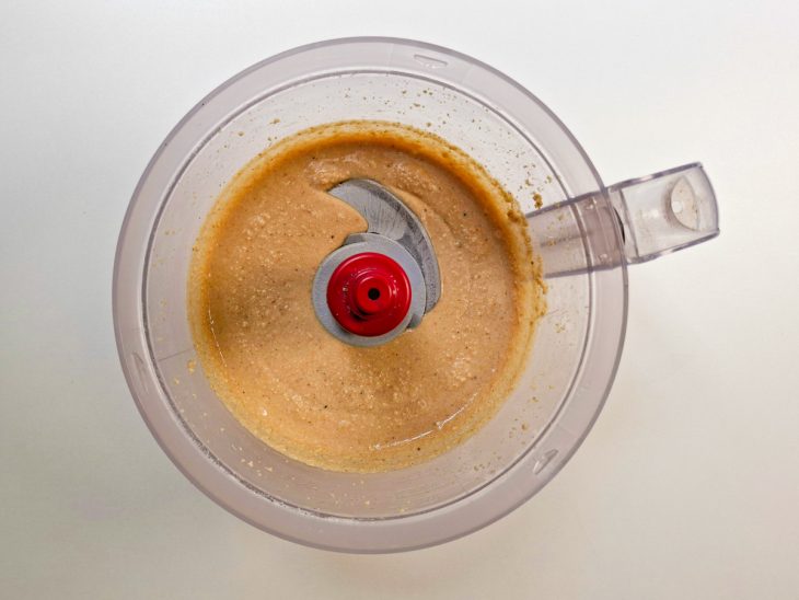 Pasta de amendoim processada.