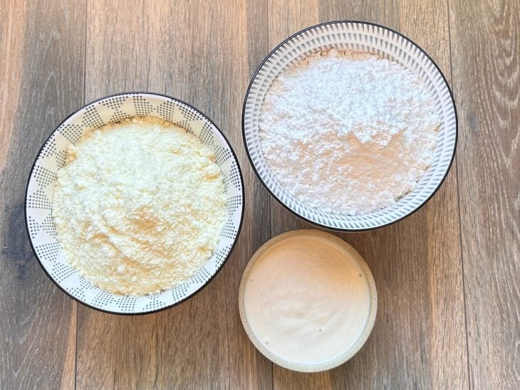 Ingredientes sobre a mesa.