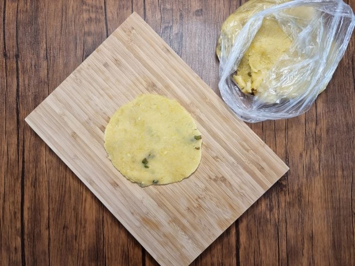 Pastel com massa de milho - Passo a Passo