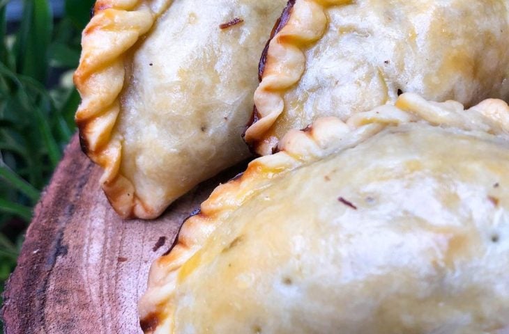 Pastel de forno sertanejo com carne de sol