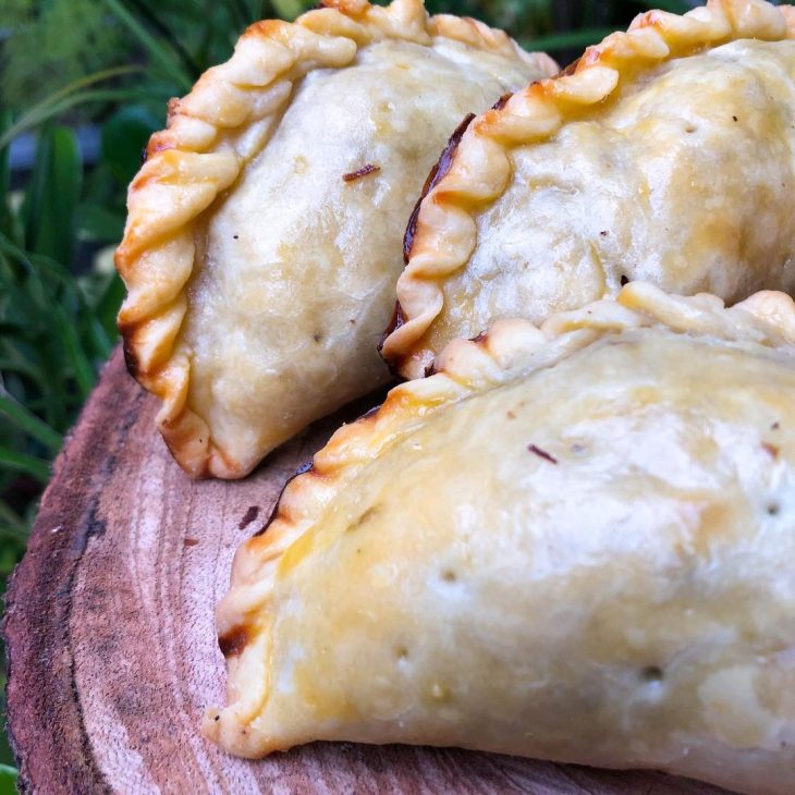 Pastel de forno sertanejo com carne de sol