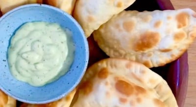 Pastel de queijo e tomate na airfryer