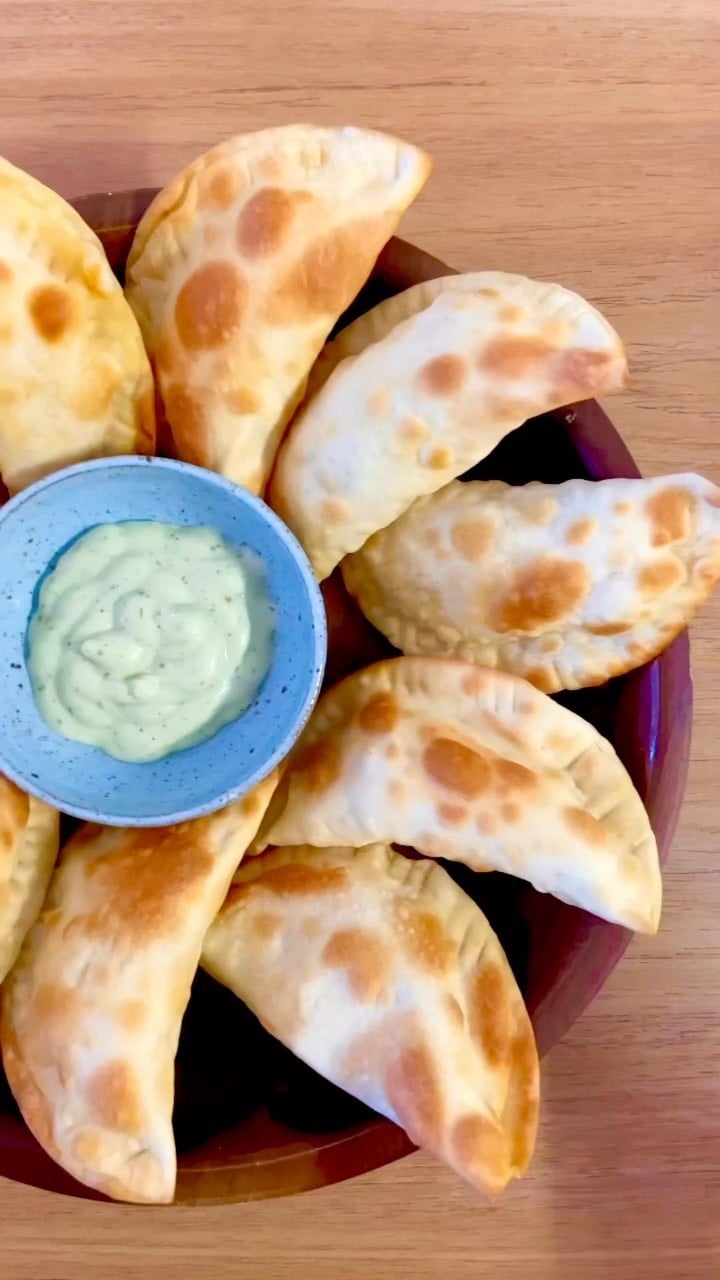 Pastel de queijo e tomate na airfryer