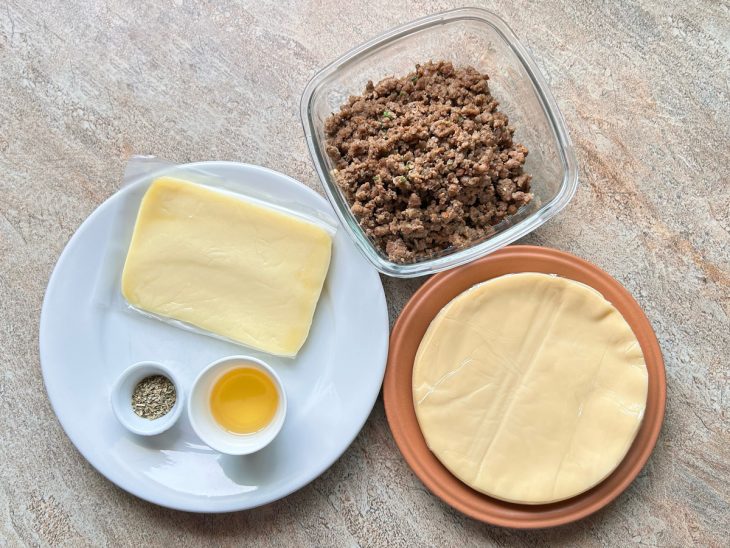 Ingredientes separados na bancada.