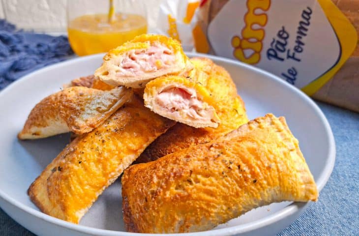 Pastelzinho assado de presunto e queijo