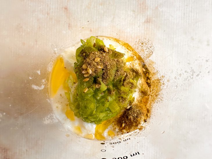 Ingredientes reunidos no recipiente