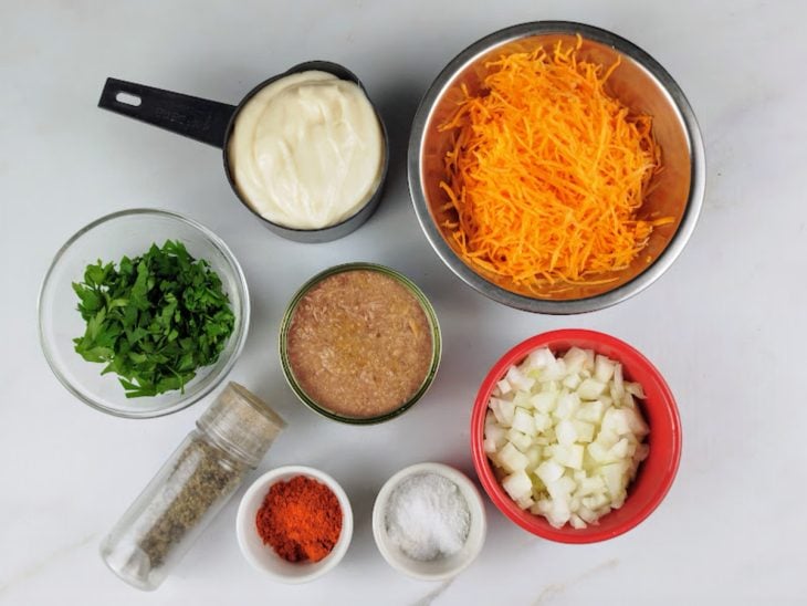 Ingredientes para a receita de patê de atum com maionese.