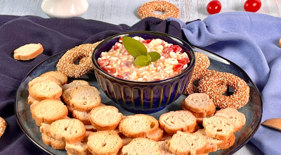 Pate de cottage com tomate