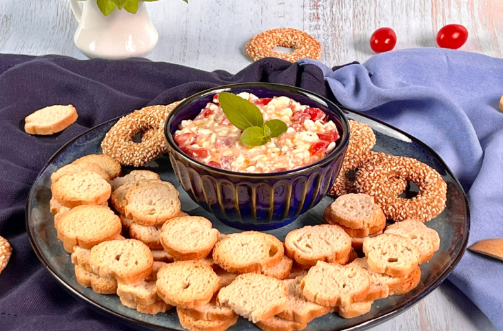 Pate de cottage com tomate