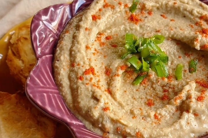 Patê de feijão-fradinho e sardinha