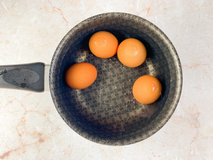 Ovos cozinhando.