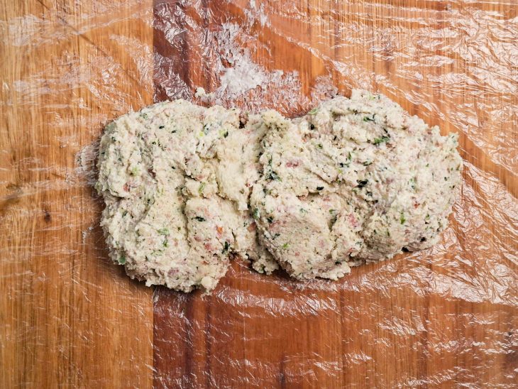 Patê transferido para o plástico filme.