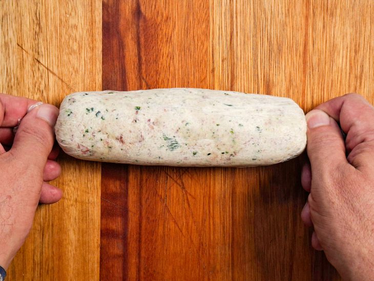 Patê modelado em formato cilindrico.