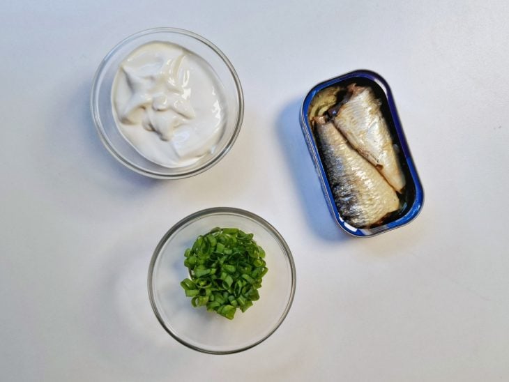 Ingredientes para a receita juntos em uma superfície.