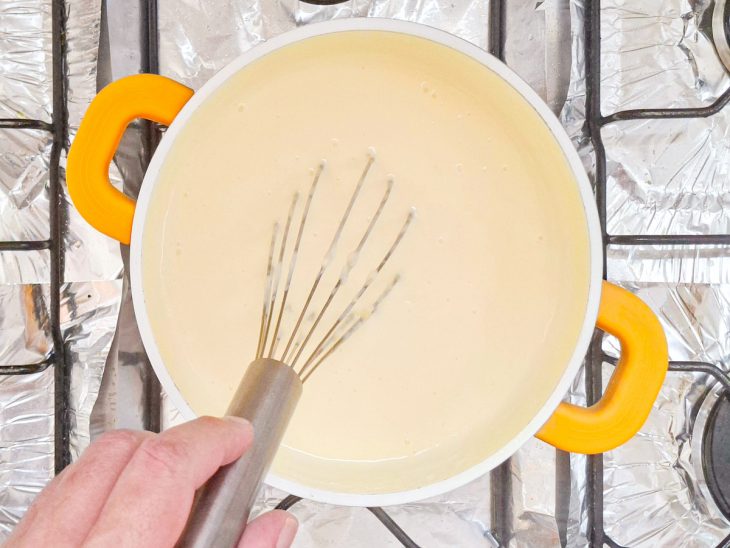 Mistura no fogo, já engrossando.