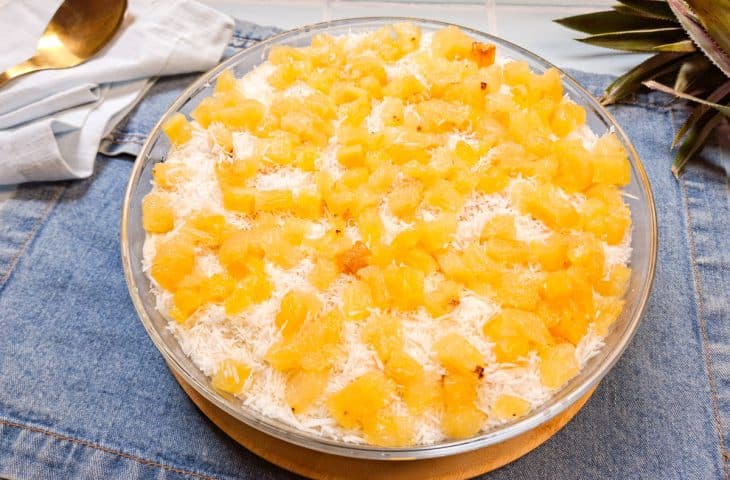Pavê de abacaxi com coco