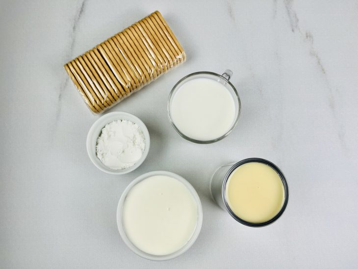 Ingredientes reunidos na bancada.