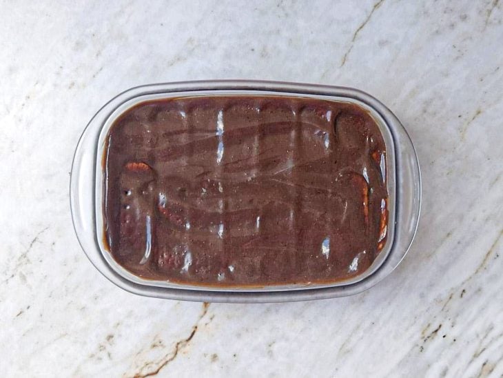 Pavê finalizado com camada de creme por cima.