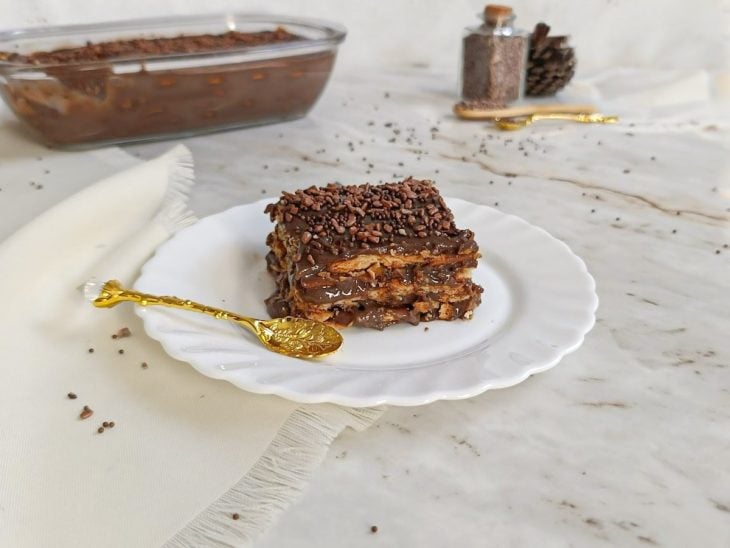 Pavê de brigadeiro simples servido.