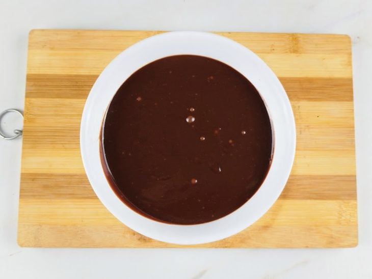 Um bowl com a ganache.