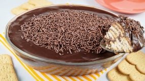 Pavê de chocolate com bolacha maisena
