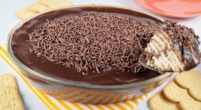 Pavê de chocolate com bolacha maisena