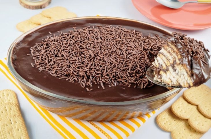 Pavê de chocolate com bolacha maisena