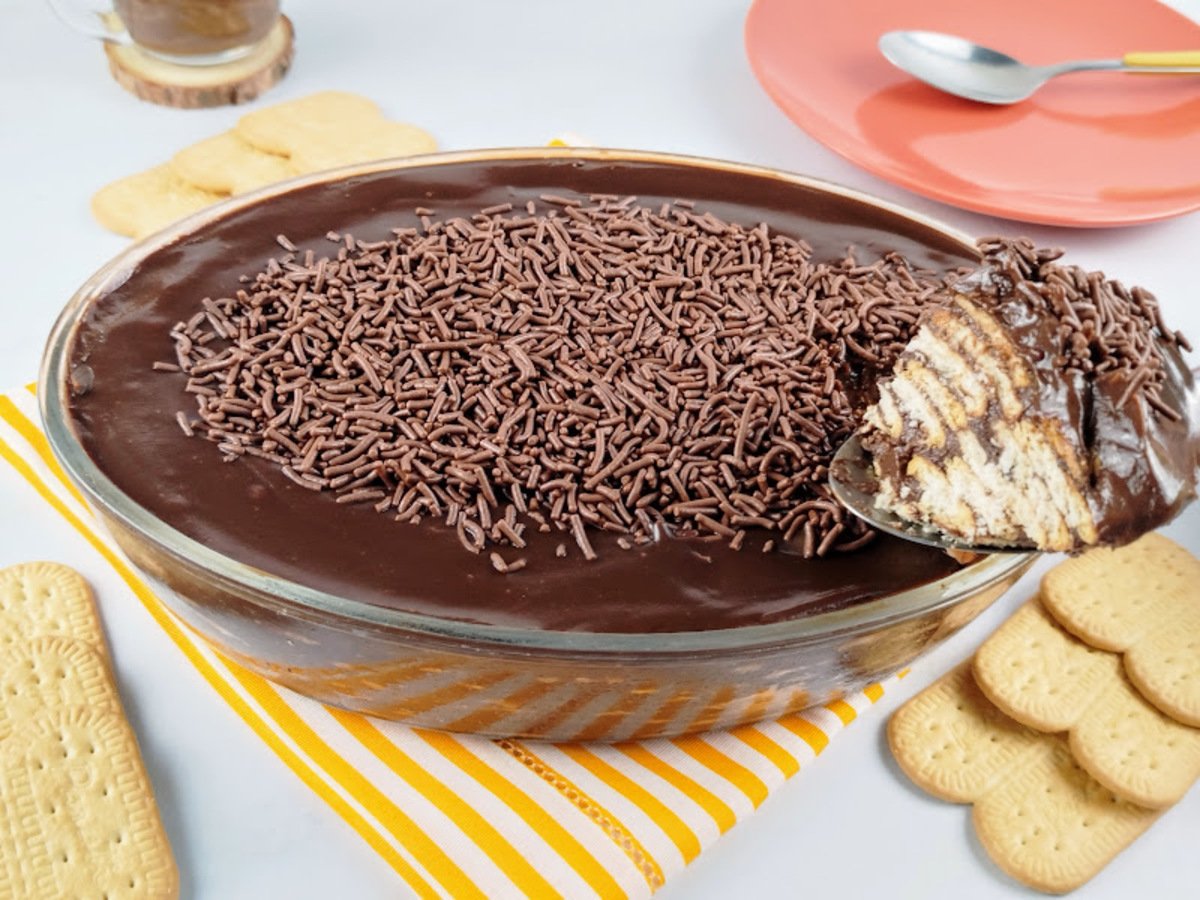 Pavê de chocolate com bolacha maisena