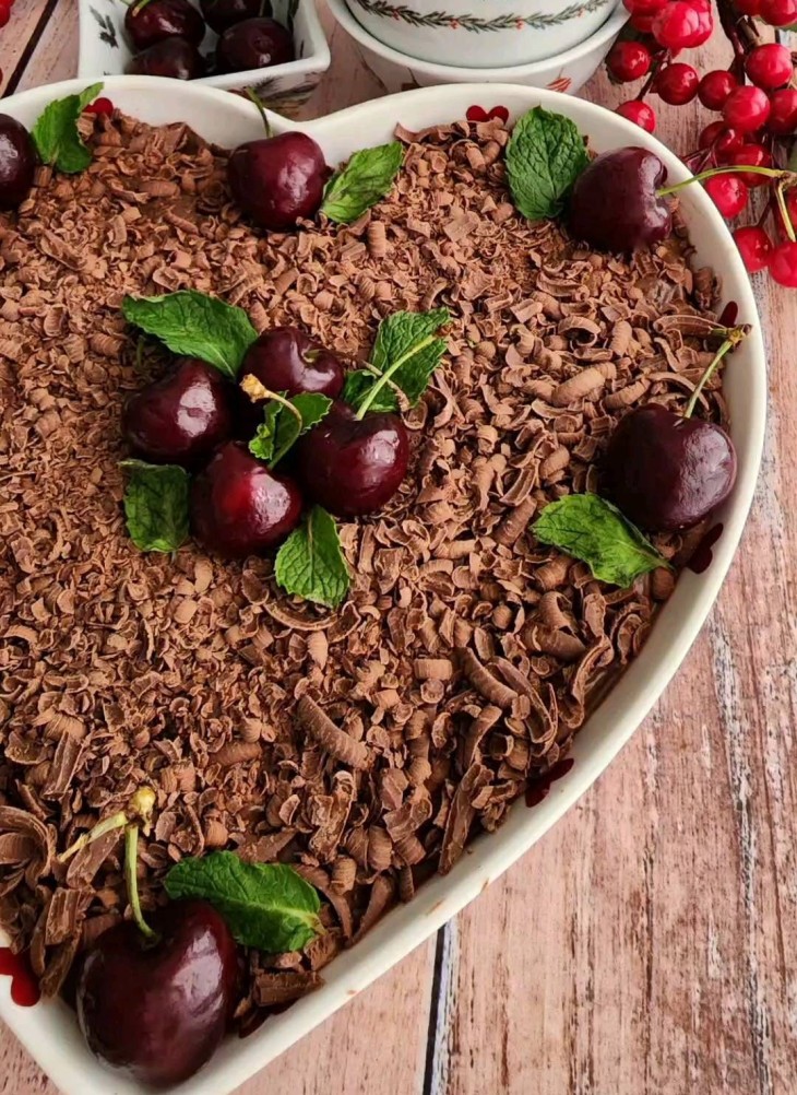 Pavê de chocolate com cerejas