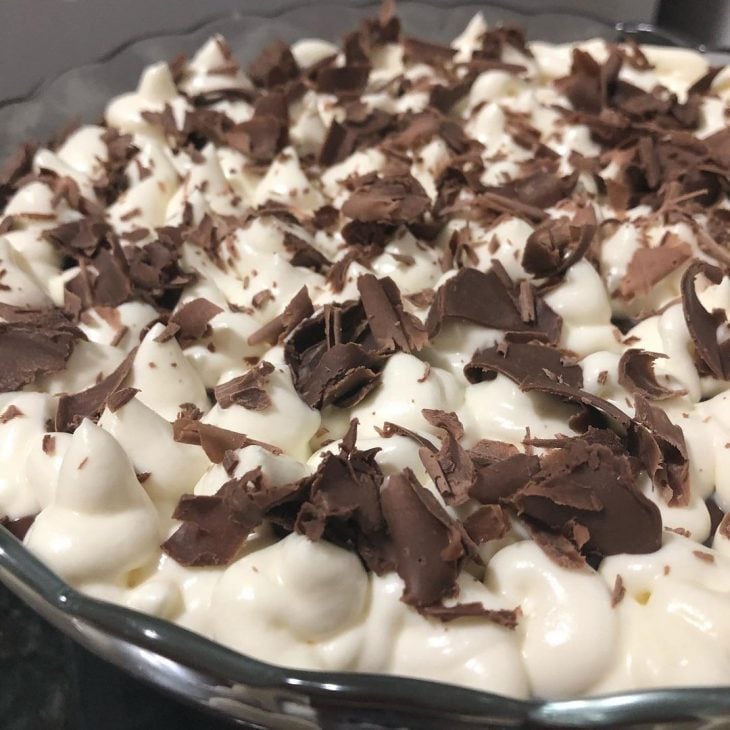 Pavê de chocolate com chantilly