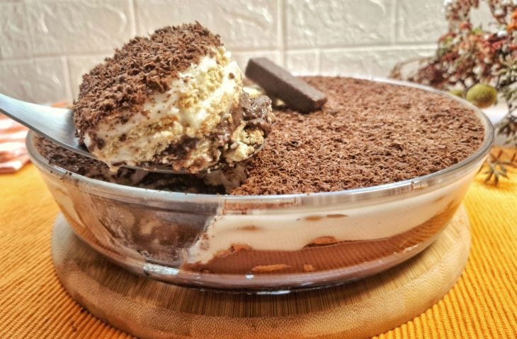 Pavê de chocolate com creme branco