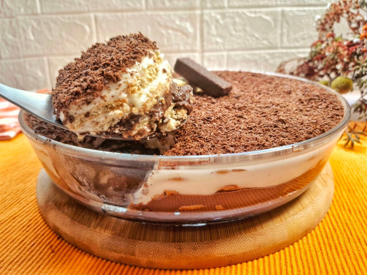 Pavê de chocolate com creme branco
