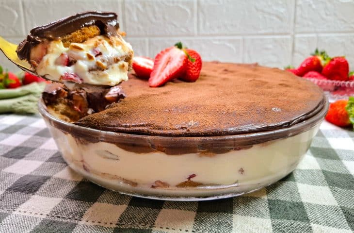 Pavê de chocolate com morango