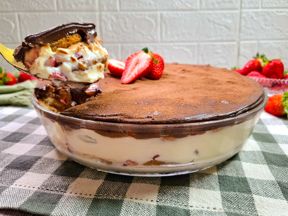 Pavê de chocolate com morango