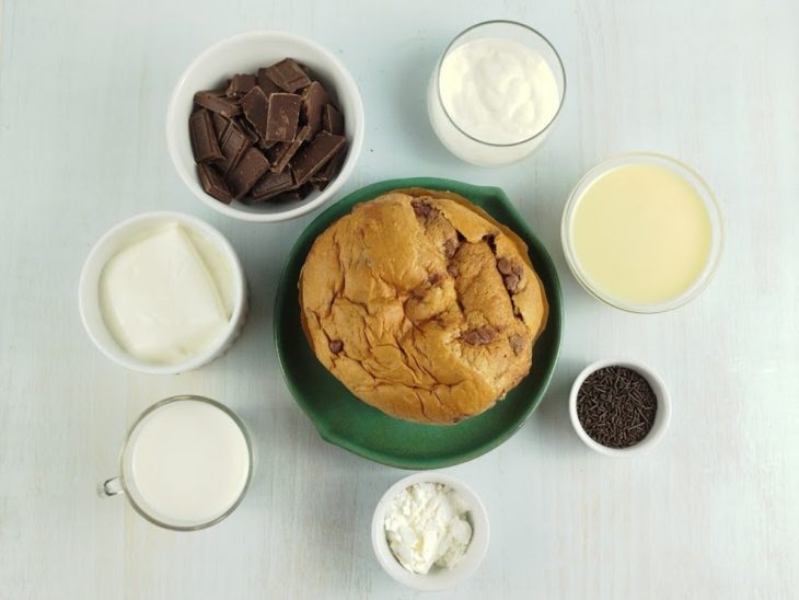 Ingredientes reunidos na bancada.