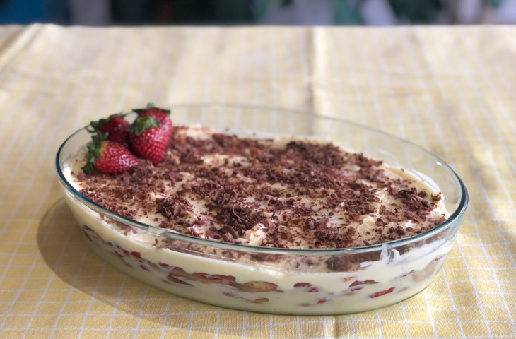 Pavê de morango com bolacha maizena