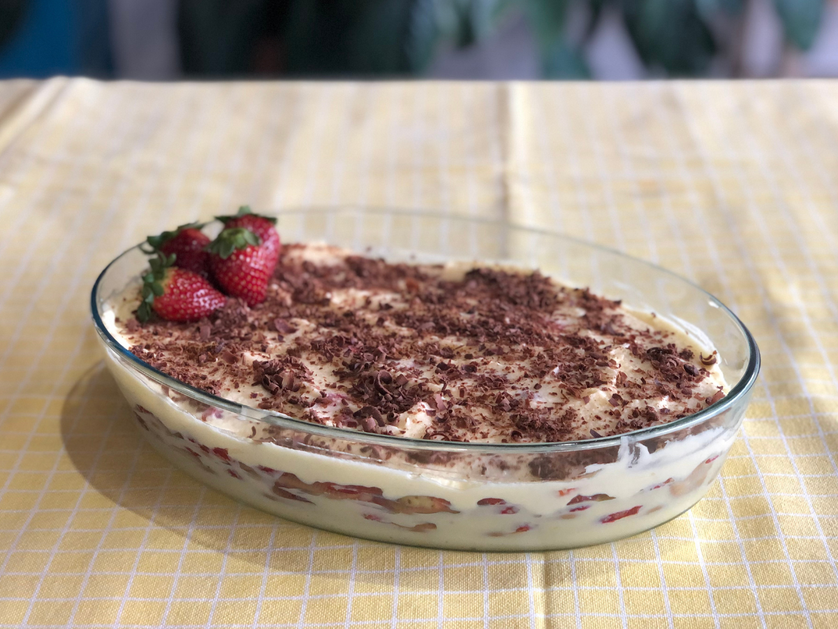 Pavê de morango com bolacha maizena