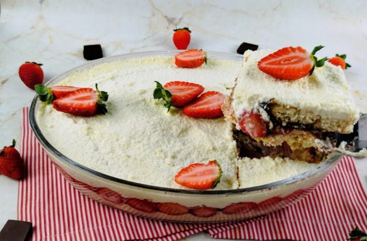 Pavê de morango com chocolate