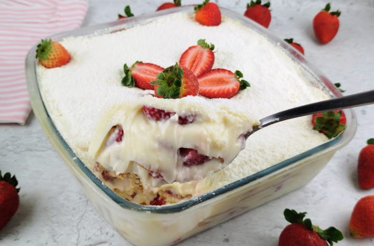 Pavê de morango com leite em pó