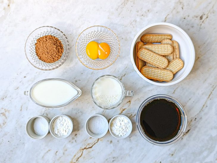 Ingredientes separados sobre a bancada.