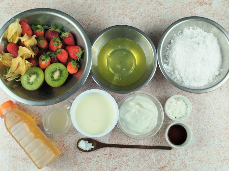 Ingredientes separados sobre a bancada.