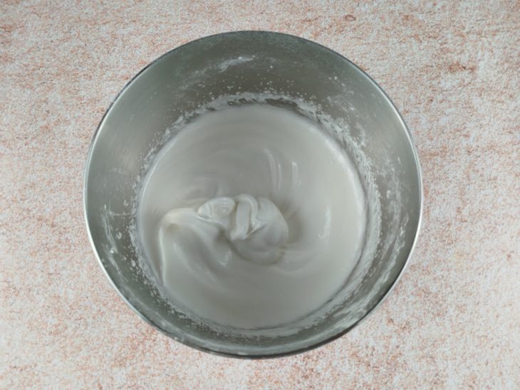 Merengue liso e brilhante.