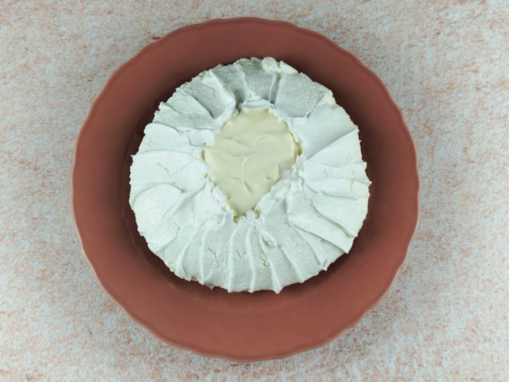 Creme na cavidade do merengue.