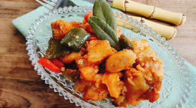 Peito de frango assado com pimentões
