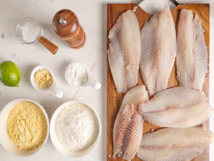 Uma bancada com os ingredientes.