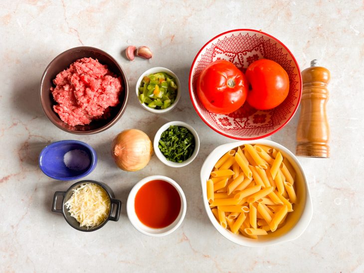 Ingredientes separados organizados na bancada.